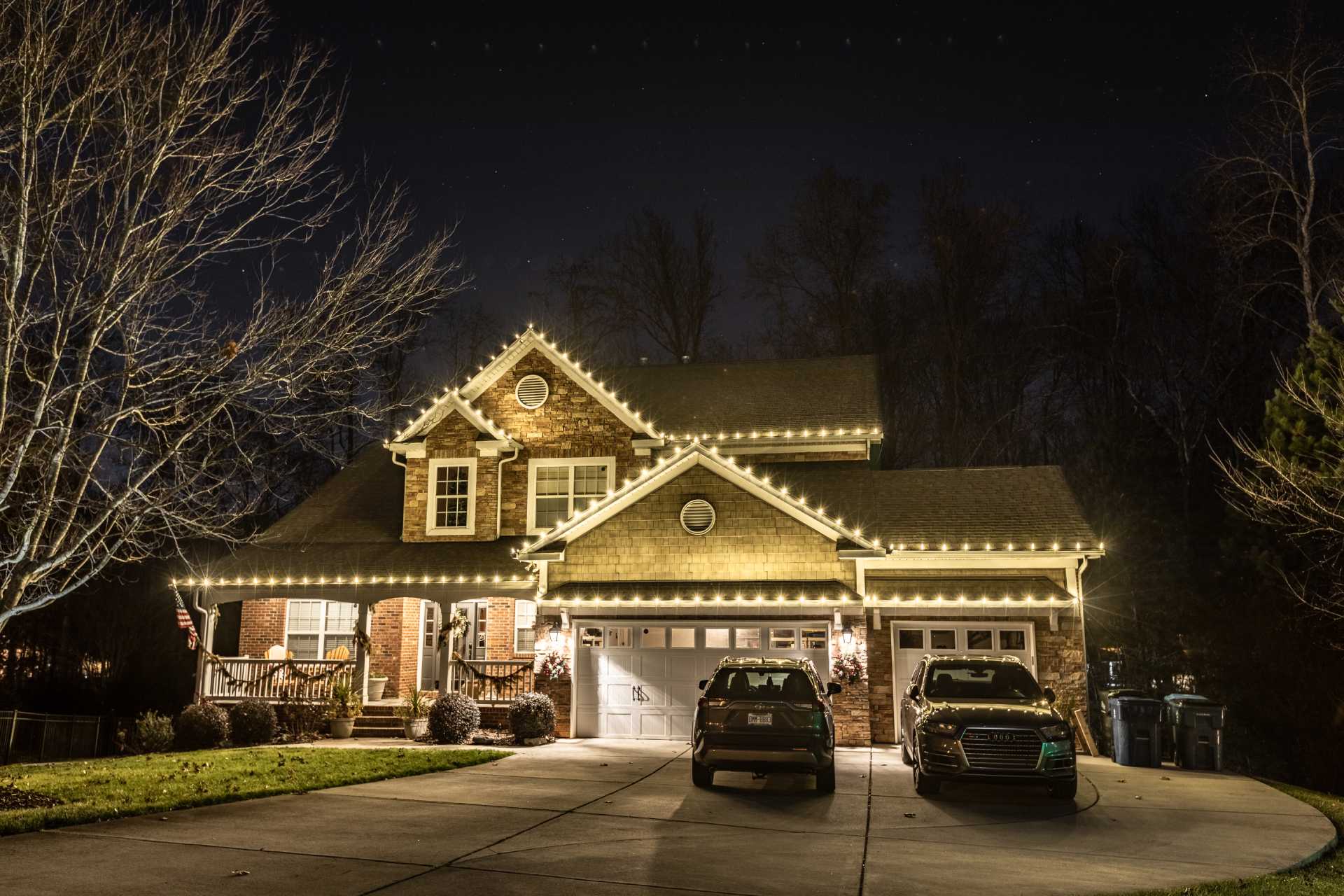 Residential Christmas light installation in Lake Oconee