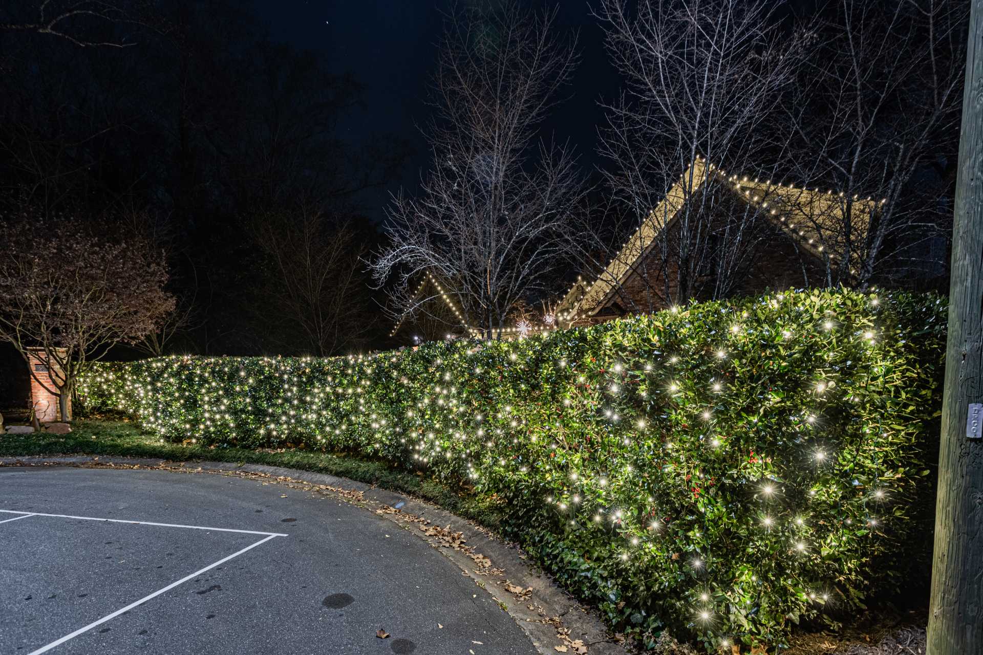 Lake Oconee Christmas light installer at work